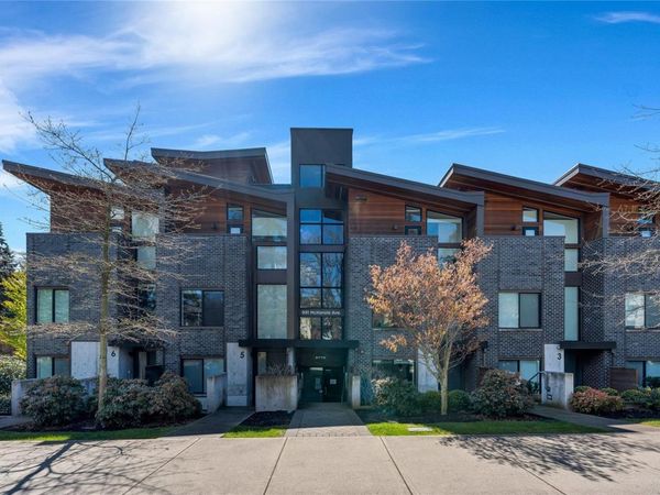 991 McKenzie Ave , Unit #4, Saanich, BC V8X 3G8