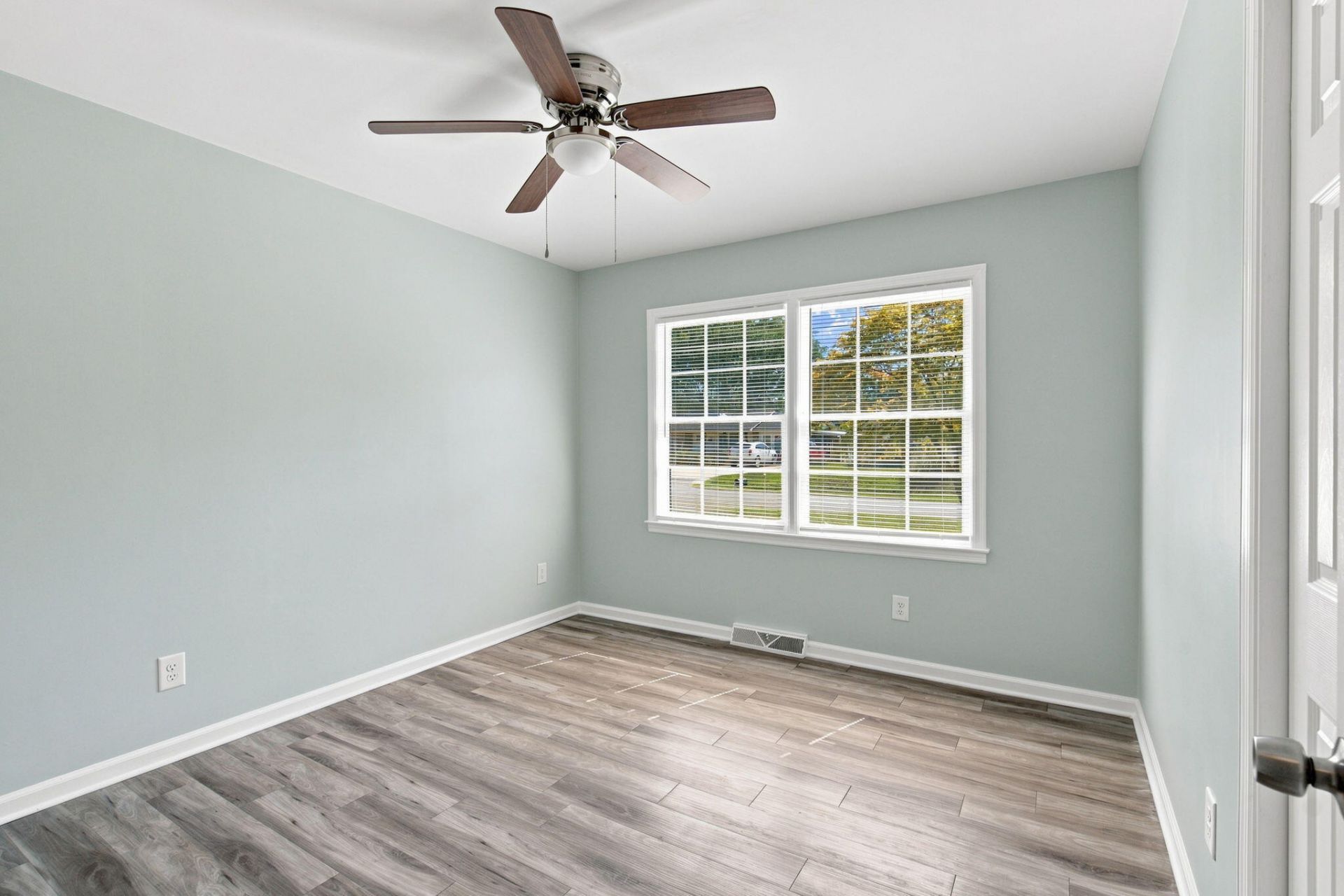4755 Lysa Avenue Photo 9