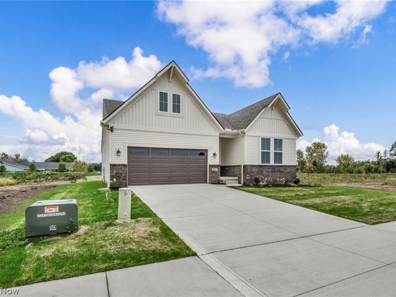 824 Colesbourne Circle, Green, OH 44685 Photo 3