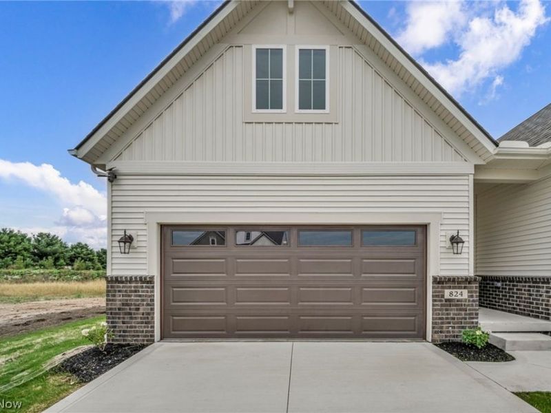 824 Colesbourne Circle, Green, OH 44685 Photo 5