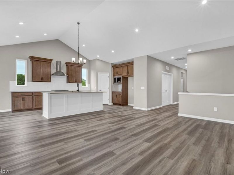 824 Colesbourne Circle, Green, OH 44685 Photo 7