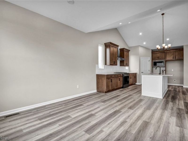 824 Colesbourne Circle , Green, OH 44685 Photo 9