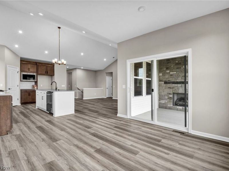 824 Colesbourne Circle, Green, OH 44685 Photo 9