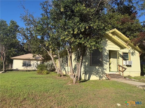 108 S Race Street , Lampasas, TX 76550