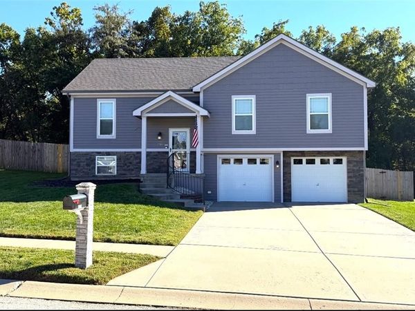 1915 Shirley Court, Liberty, MO 64068