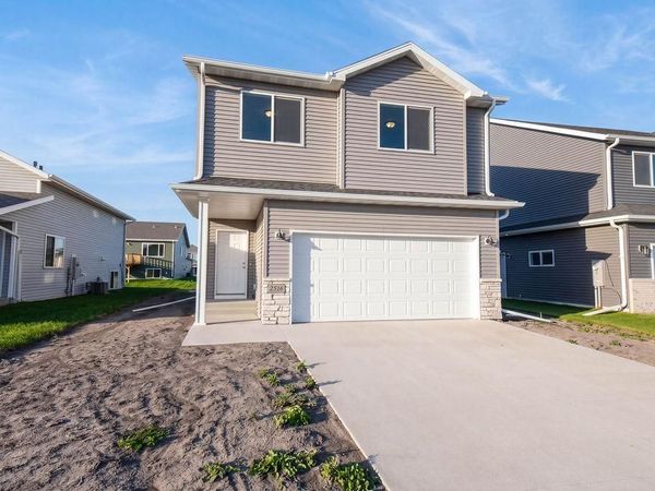 2516 38th Avenue S, Moorhead, MN 56560