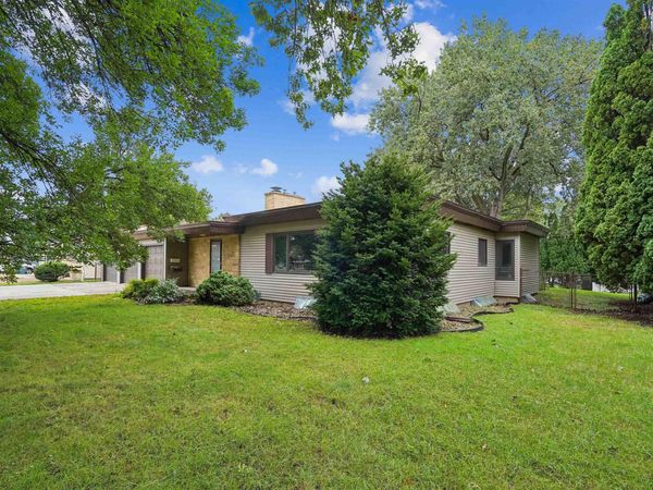 144 Hillcrest Road, Waterloo, IA 50701