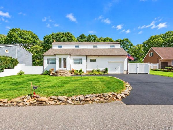 1219 Coates Avenue , Holbrook, NY 11741