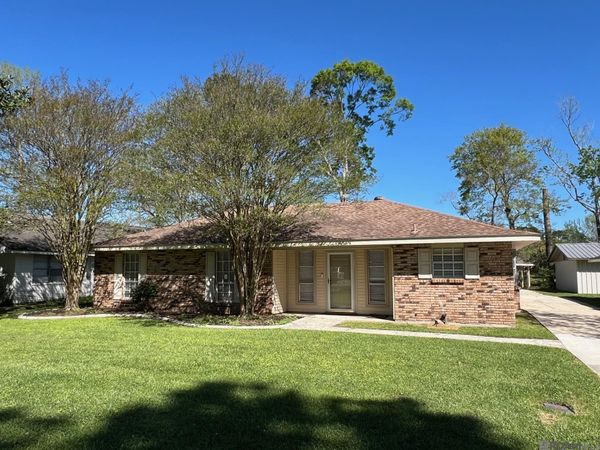 8817 Shadow Bluff Ave, Denham Springs, LA 70726