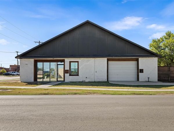 537 S Kealy Avenue, Lewisville, TX 75057