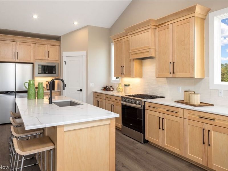 818 Colesbourne Circle , Green, OH 44685 Photo 9