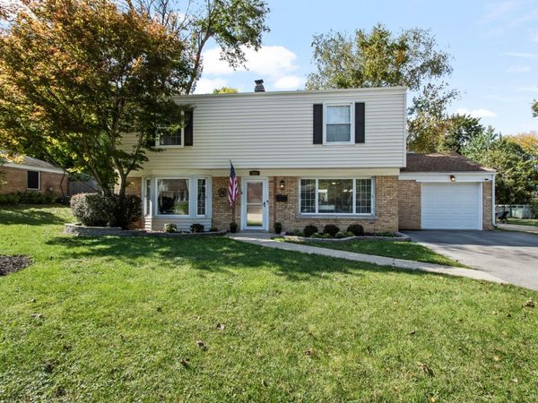 423 S 4th Avenue, Libertyville, IL 60048