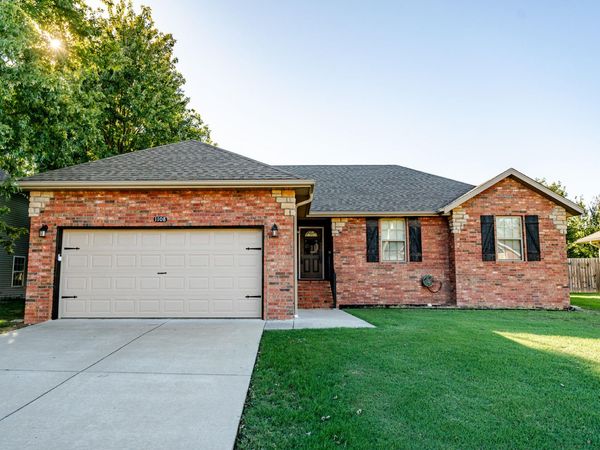 1108 Amanda Avenue , Monett, MO 65708