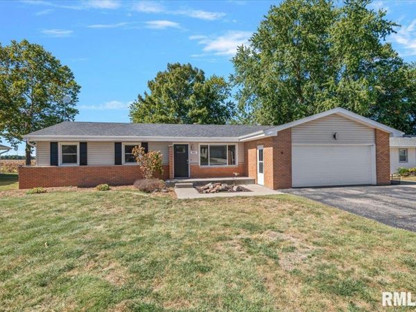 301 13TH Street, Pawnee, IL 62558