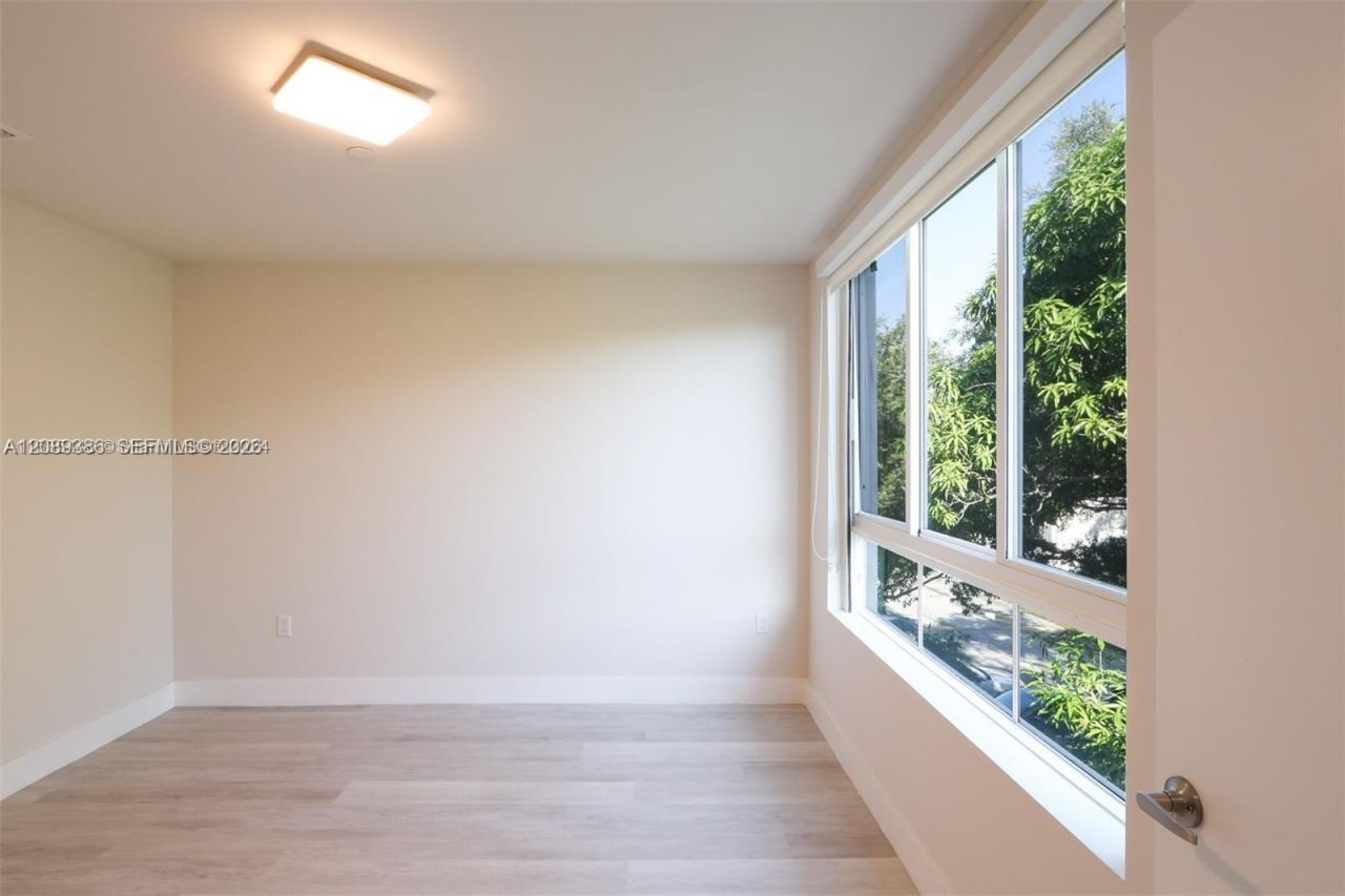 2555 NE 193rd St , Unit 2223, Miami, FL 33180 Photo
