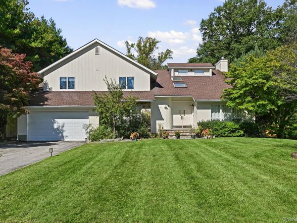 9 Ellen Court , Glen Cove, NY 11542
