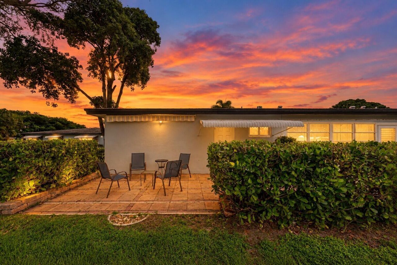 572 High Point Drive, Unit D, Delray Beach, FL 33445 Photo