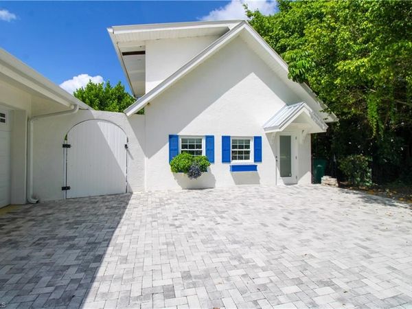 10805 Winterview DR , NAPLES, FL 34109