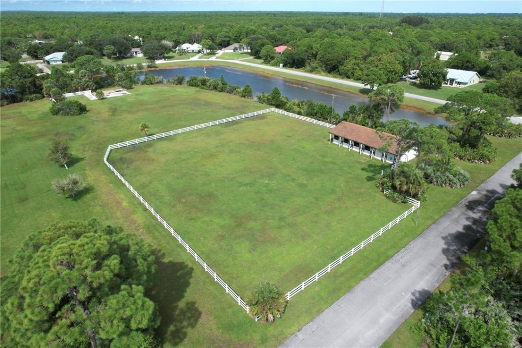 4572 Hunters Run Circle, Grant Valkaria, FL 32949 Photo