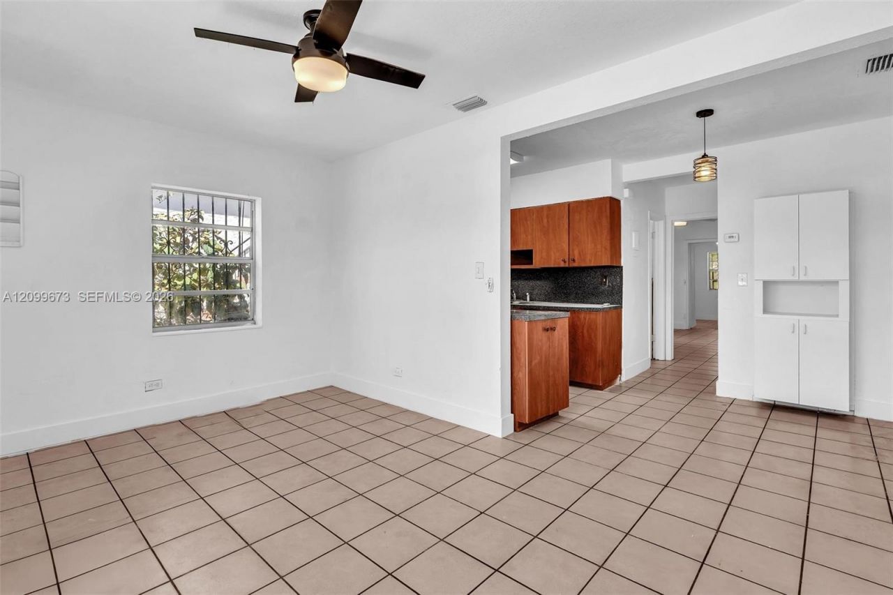 2839 SW 24th St , Unit 2, Miami, FL 33145 Photo