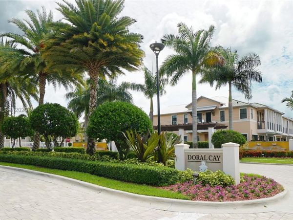10401 NW 61st Ln , Doral, FL 33178