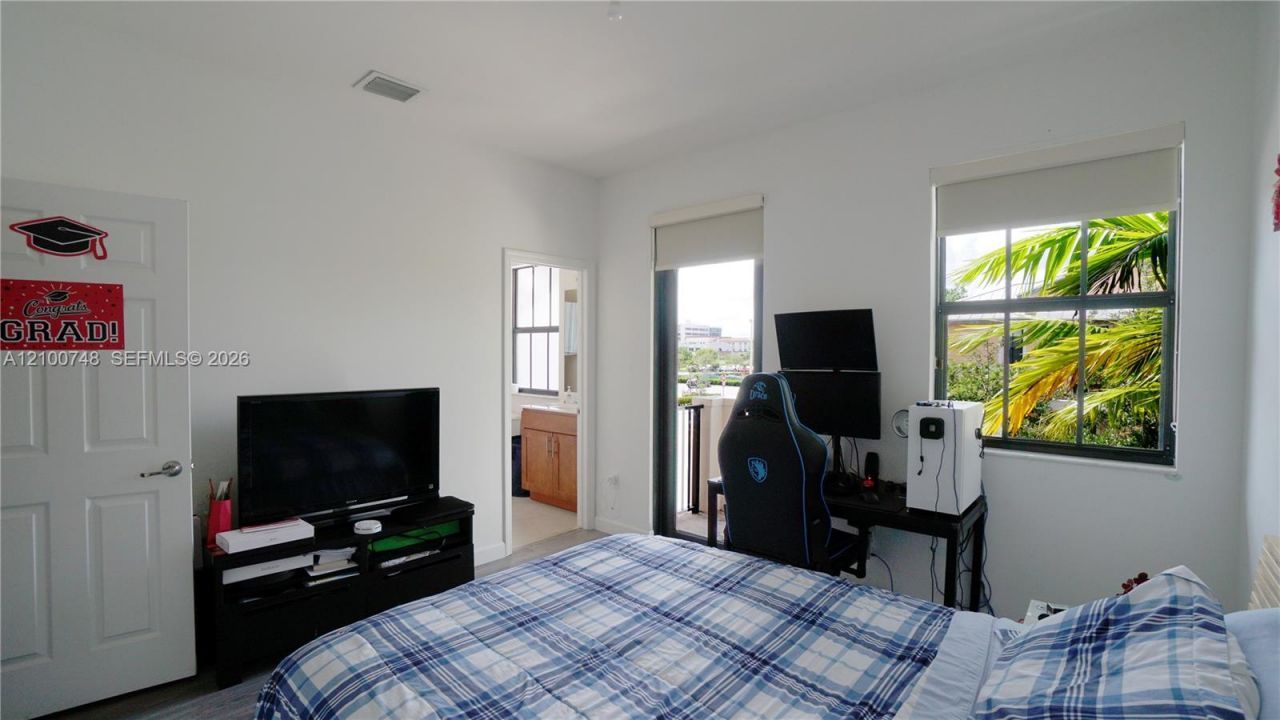 10401 NW 61st Ln, Doral, FL 33178 Photo
