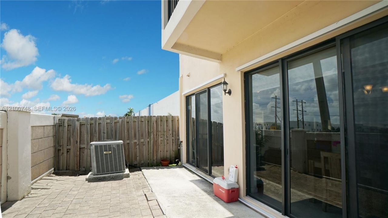 10401 NW 61st Ln, Doral, FL 33178 Photo