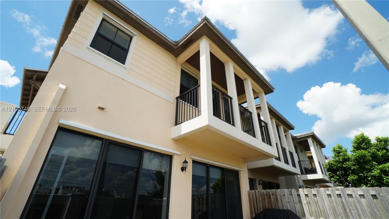10401 NW 61st Ln, Doral, FL 33178 Photo