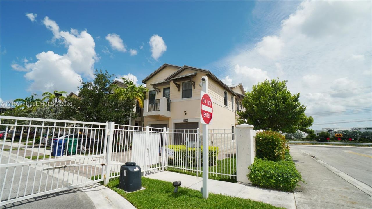 10401 NW 61st Ln, Doral, FL 33178 Photo