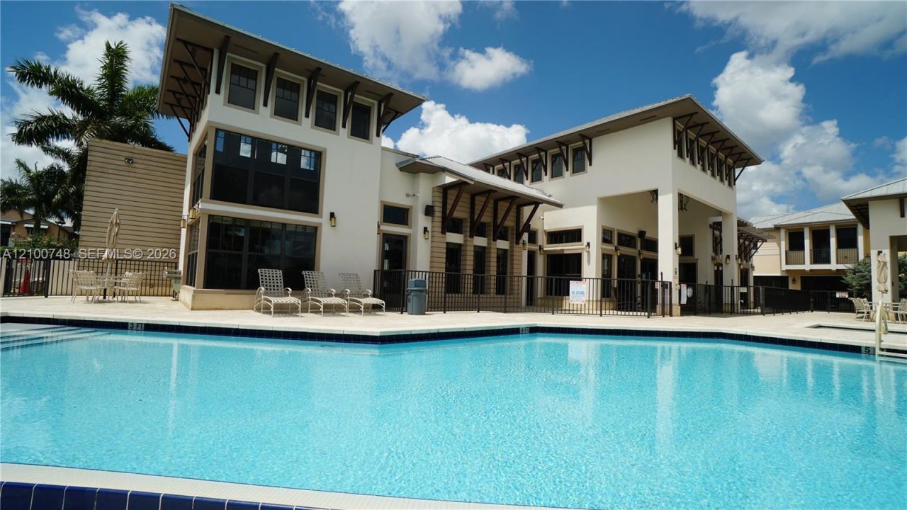 10401 NW 61st Ln, Doral, FL 33178 Photo