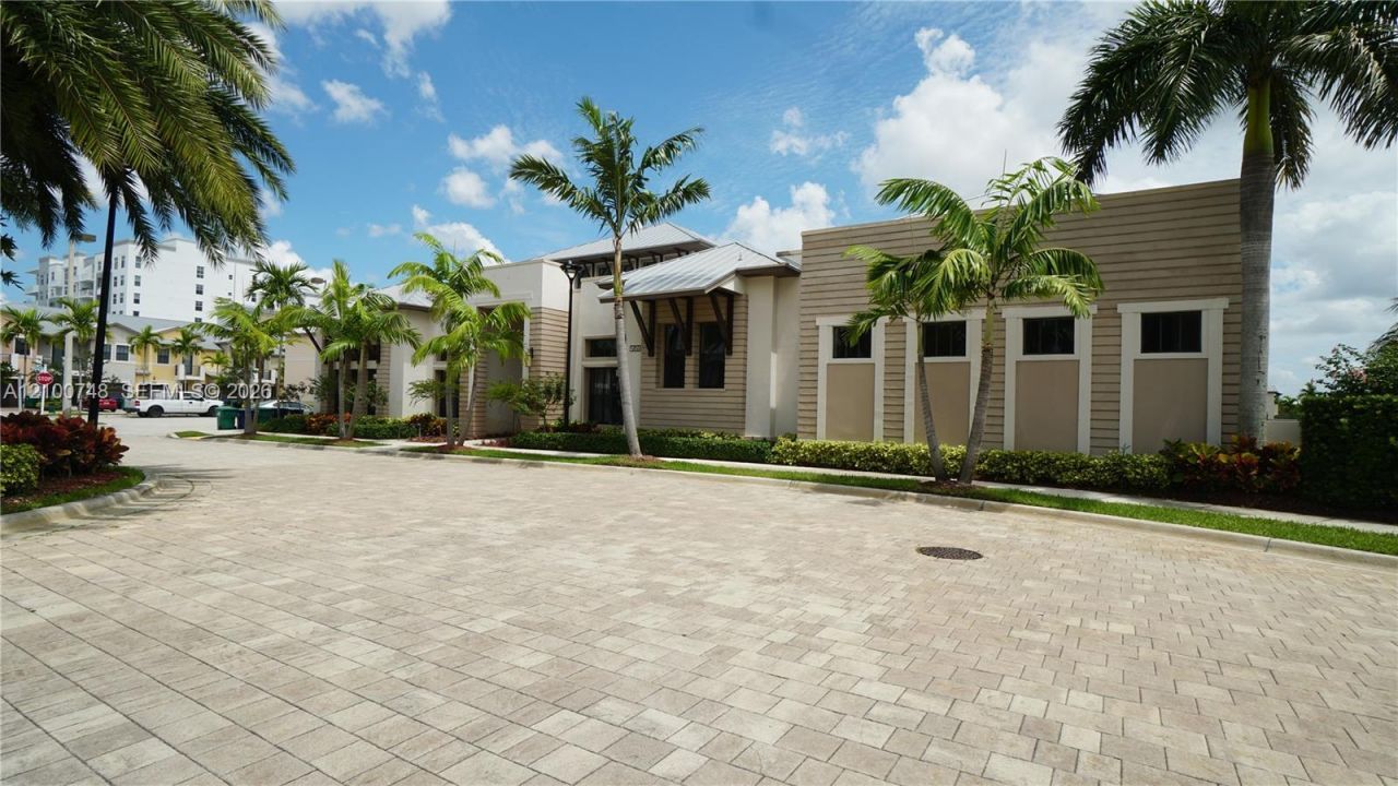 10401 NW 61st Ln, Doral, FL 33178 Photo