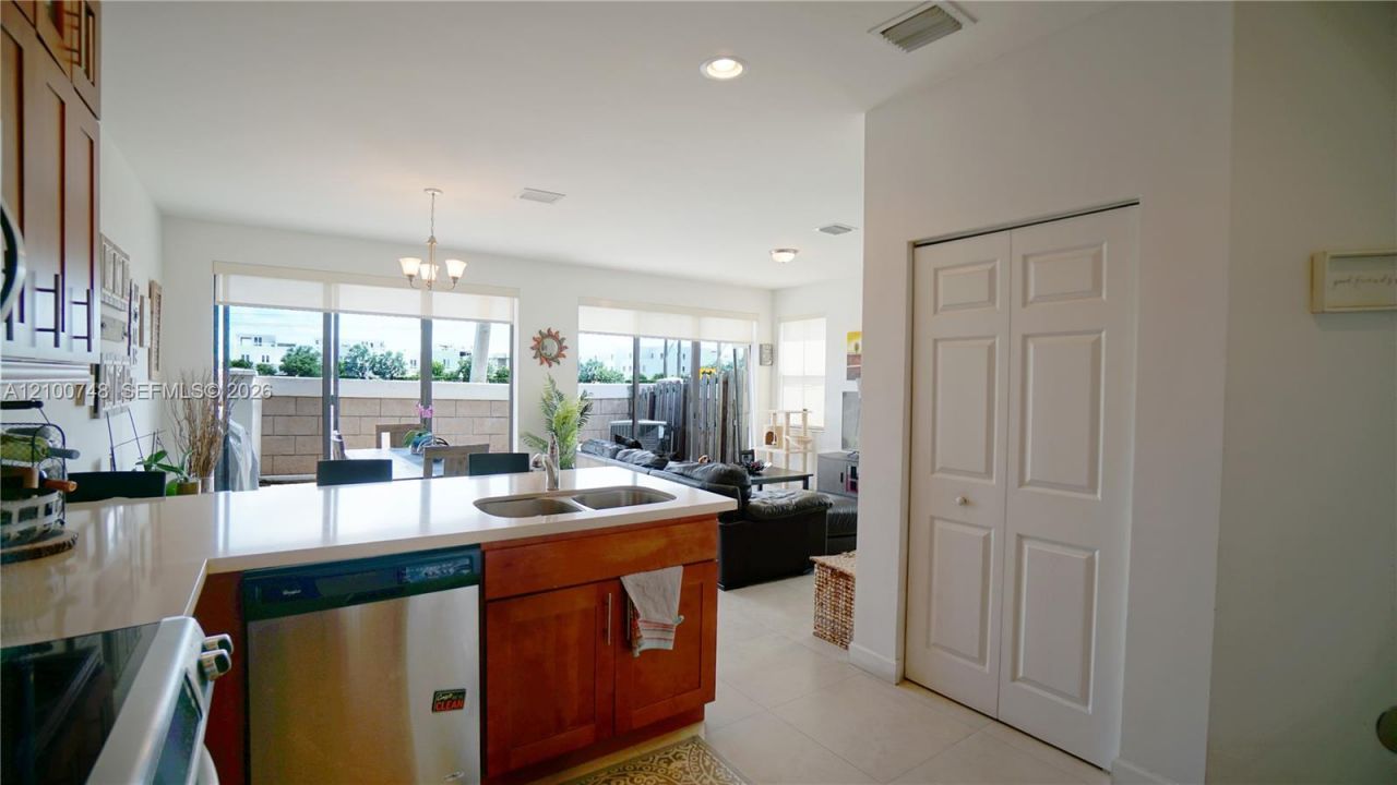 10401 NW 61st Ln, Doral, FL 33178 Photo