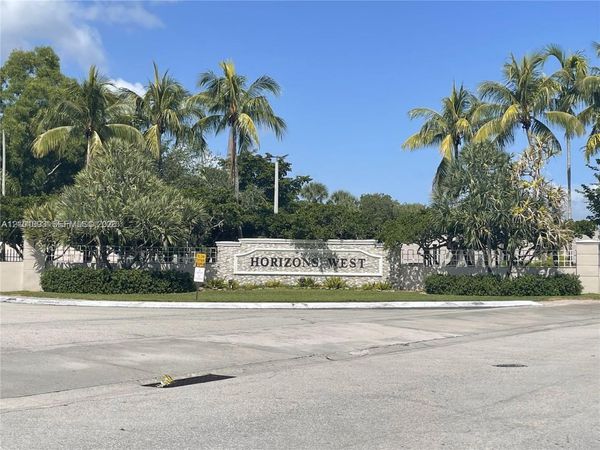 8500 SW 133rd Ave Rd, Unit 218, Miami, FL 33183