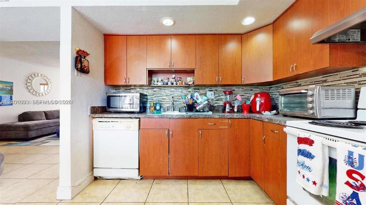 8500 SW 133rd Ave Rd, Unit 218, Miami, FL 33183 Photo