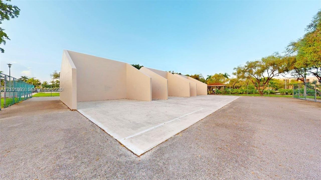 8500 SW 133rd Ave Rd, Unit 218, Miami, FL 33183 Photo