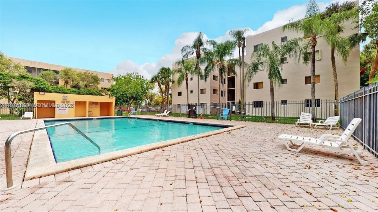 8500 SW 133rd Ave Rd, Unit 218, Miami, FL 33183 Photo