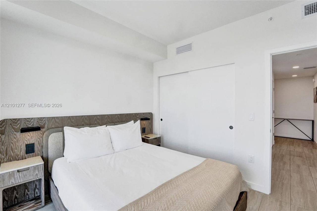 580 72nd St , Unit 1110, Miami Beach, FL 33141 Photo