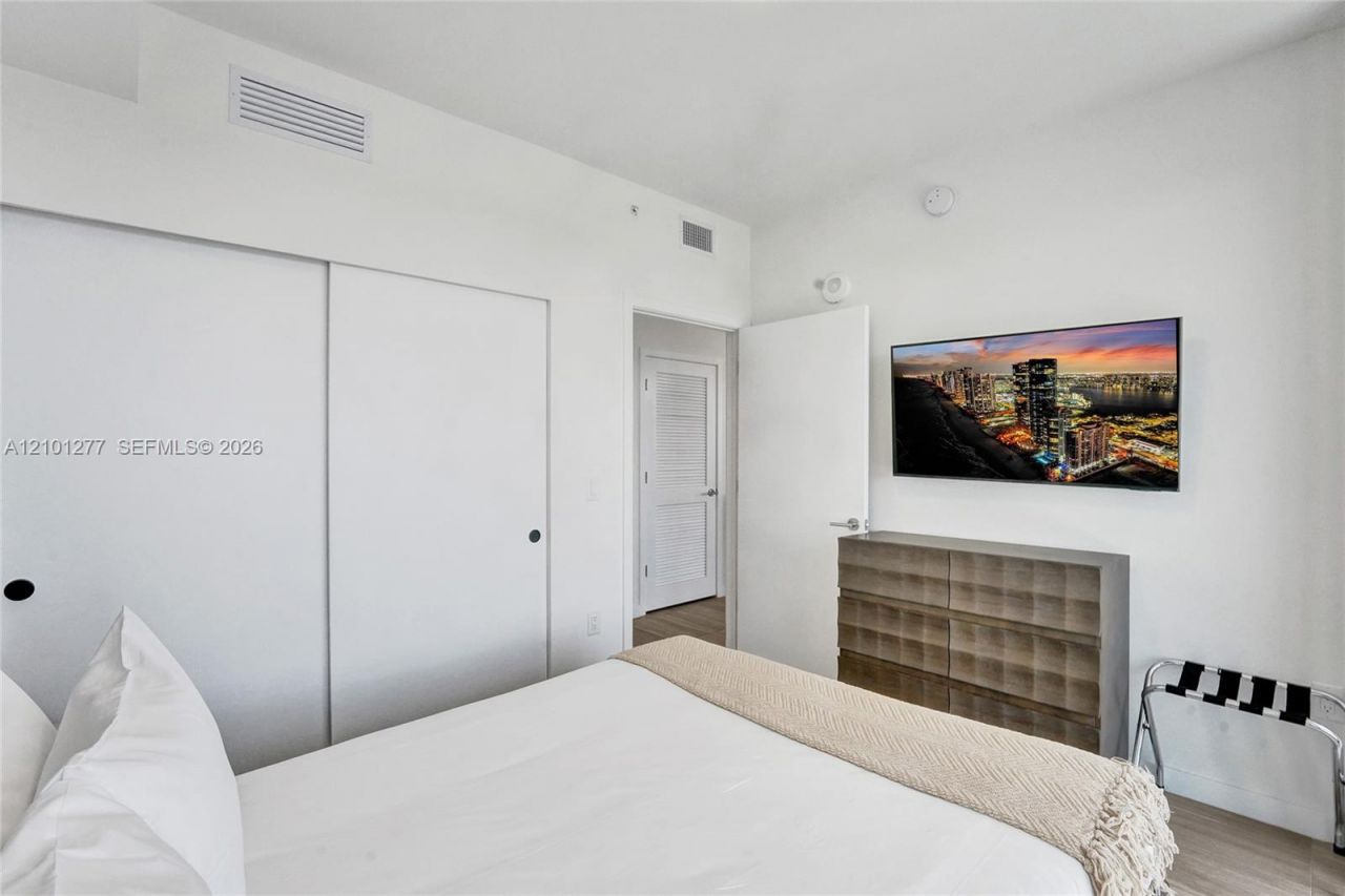 580 72nd St , Unit 1110, Miami Beach, FL 33141 Photo
