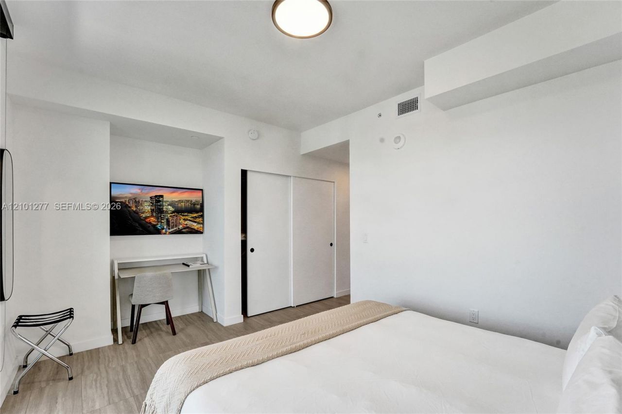 580 72nd St , Unit 1110, Miami Beach, FL 33141 Photo