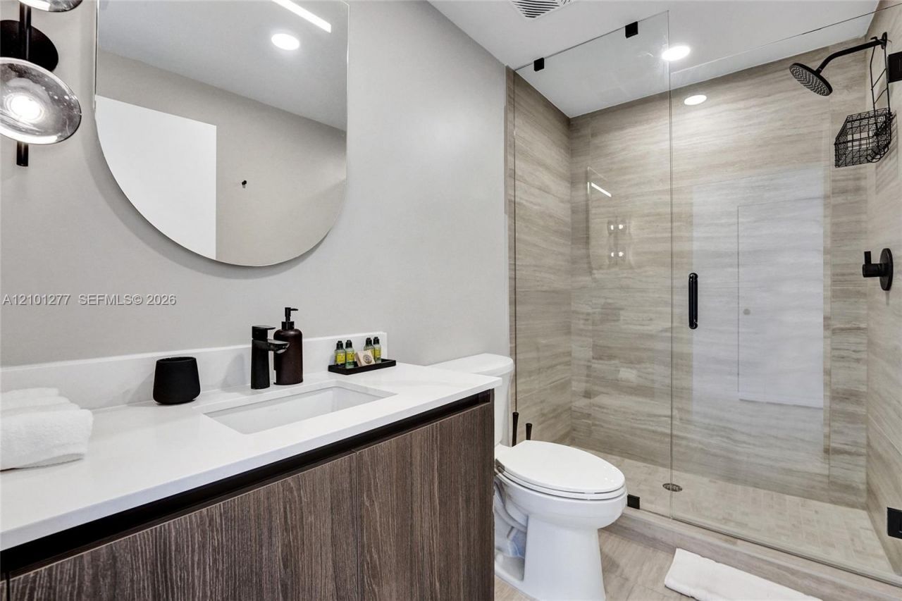 580 72nd St , Unit 1110, Miami Beach, FL 33141 Photo