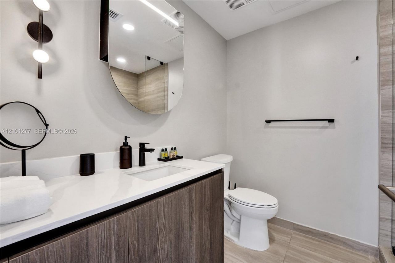 580 72nd St , Unit 1110, Miami Beach, FL 33141 Photo