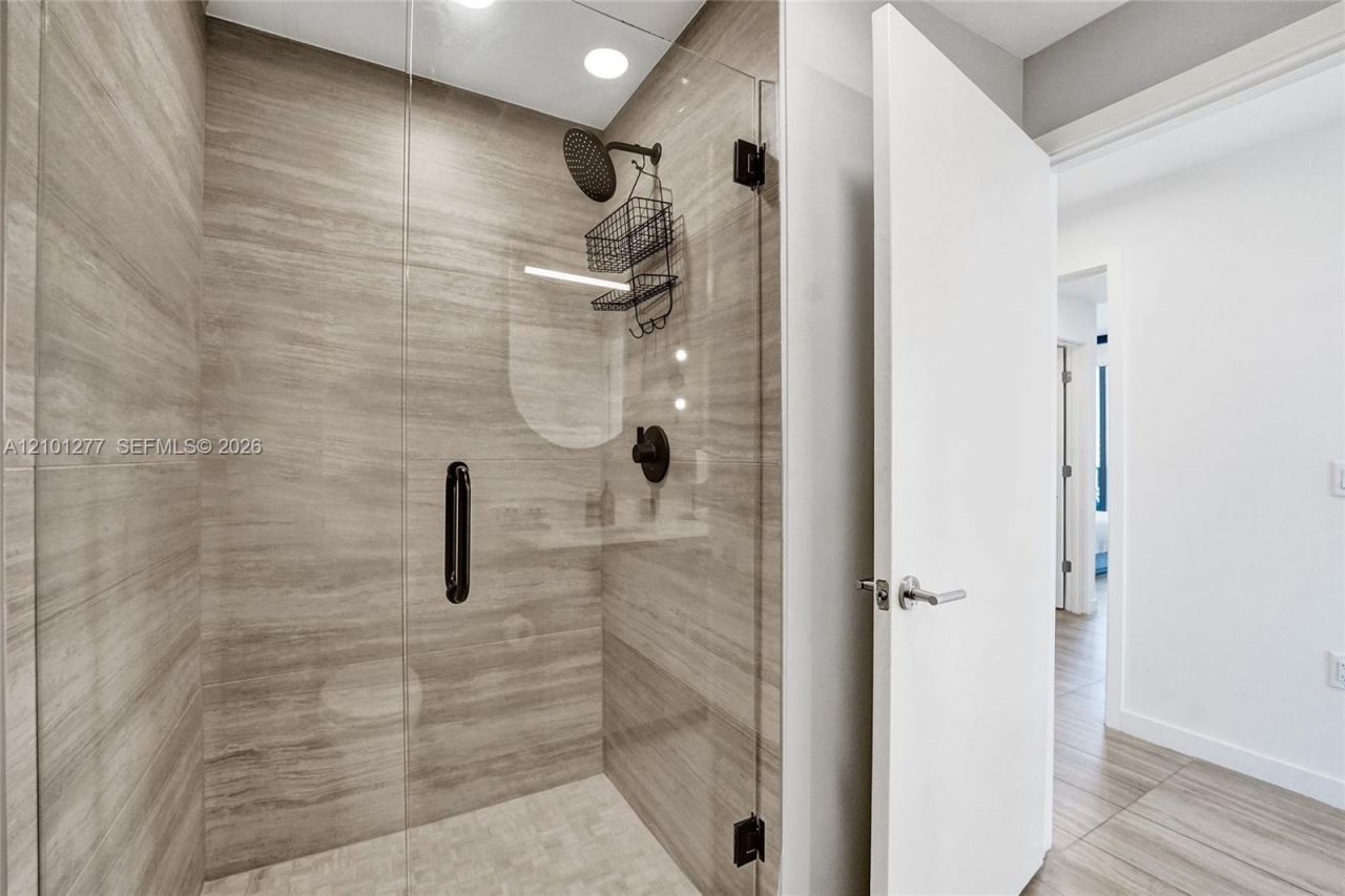 580 72nd St , Unit 1110, Miami Beach, FL 33141 Photo