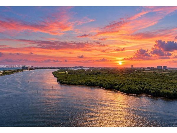 500 Bayview Dr , Unit PH20, Sunny Isles Beach, FL 33160