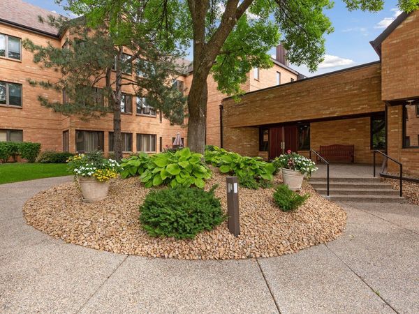 1830 Eagle Ridge Drive, Unit 1004, Mendota Heights, MN 55118