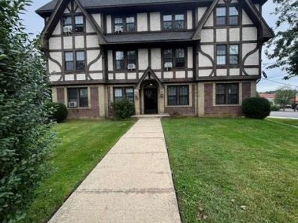 28 W Neck Road , Unit 3A, Huntington, NY 11743