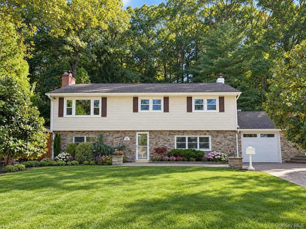 86 Iceland Drive, Huntington Station, NY 11746