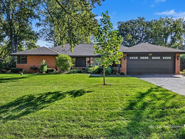 907 Sherwood Drive, Prospect Heights, IL 60070