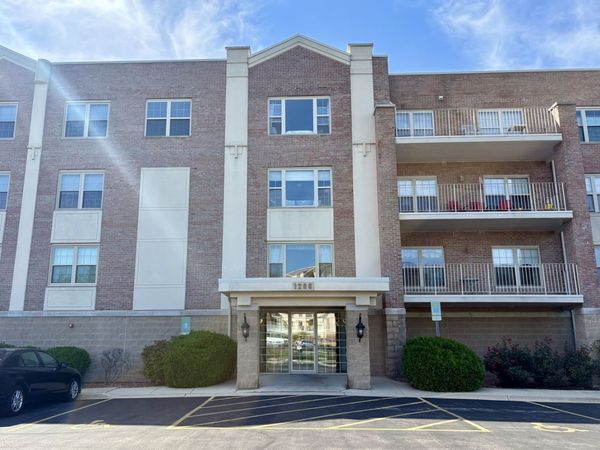 1200 S Prospect Avenue , Unit 103, Elmhurst, IL 60126