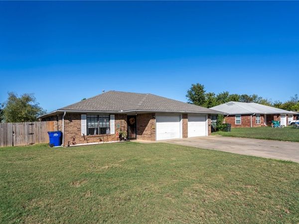 701-703 E Glendale Lane, Rogers, AR 72758