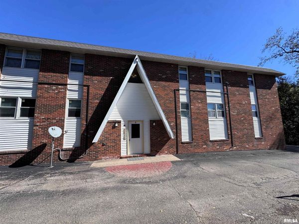 7217 N UNIVERSITY Street, Unit D32, Peoria, IL 61614